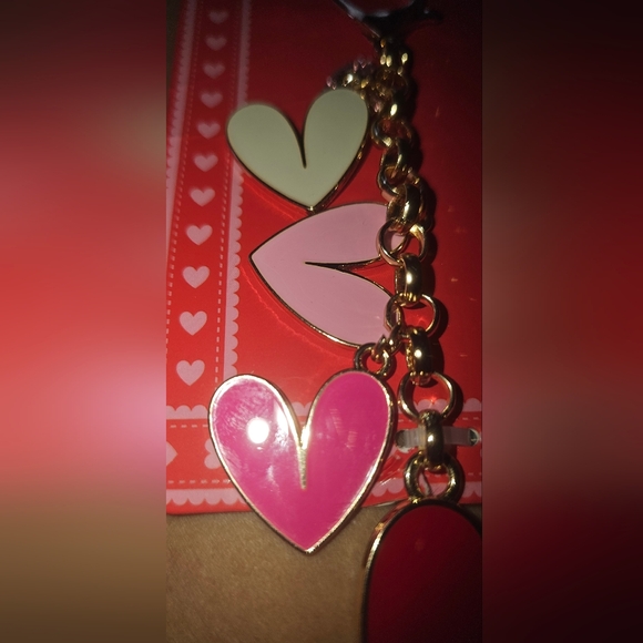 NWT Lucy & Lola Heart Bag Charm Gold Tone Chain Pink Red Enamel Hearts - Picture 5 of 6